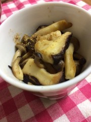 きのこのバター炒めの写真