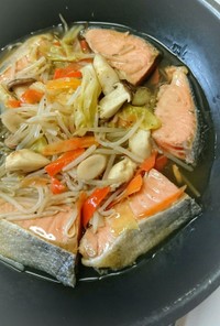 フライパン１つ〜塩鮭と野菜の中華煮込み