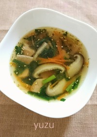 簡単！ニラと人参のほっこり中華スープ