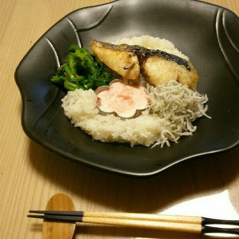 SAKURAホイップon SAWARA丼