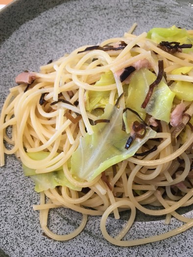 鍋一つで簡単！塩昆布と春キャベツのパスタの写真