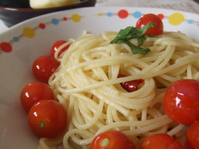 ミニトマトとバジルのパスタ