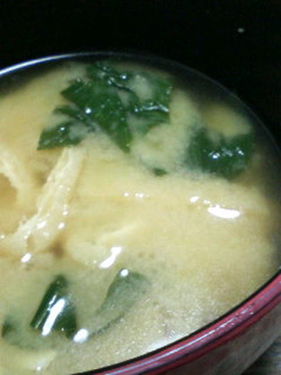 簡単☆小松菜と油揚げのお味噌汁の写真