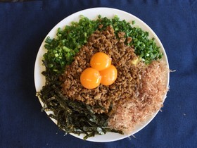 台湾風まぜそば(すき焼きどんぶりのたれ)