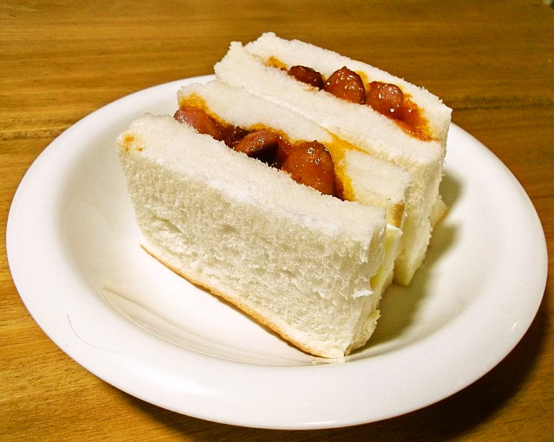 ケチャップ・ウインナー　サンドイッチの画像