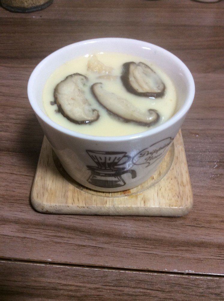 椎茸と鶏肉の茶碗蒸しの画像