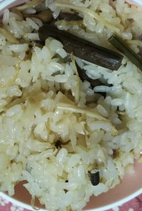 ヒラタケと山菜の炊き込みご飯