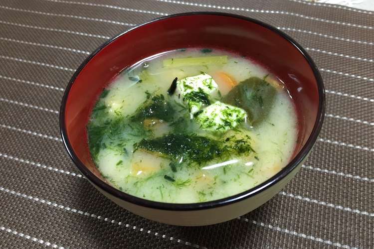 青海苔が決め手 小松菜とおあげの白味噌汁 レシピ 作り方 By ゆかりんごの台所 クックパッド