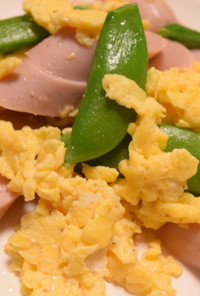 おさかなソーセージと卵の炒め物