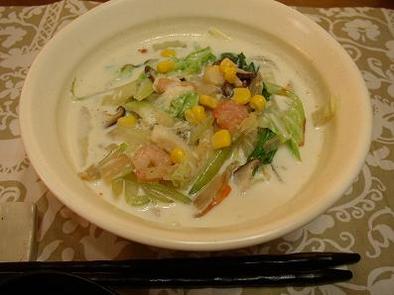 豆乳スープのヘルシー海鮮ラーメンの写真