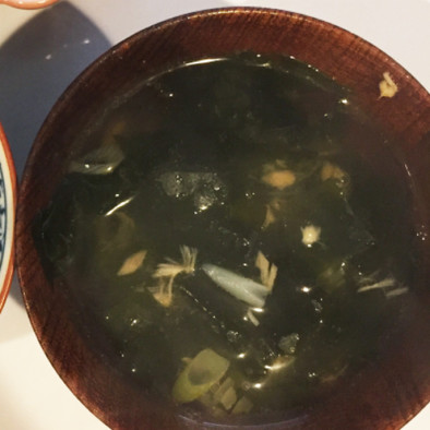 簡単！ツナ缶で韓国風わかめスープの写真