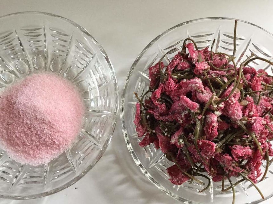 桜塩と桜梅酢と桜茶(八重桜の塩漬け)の画像