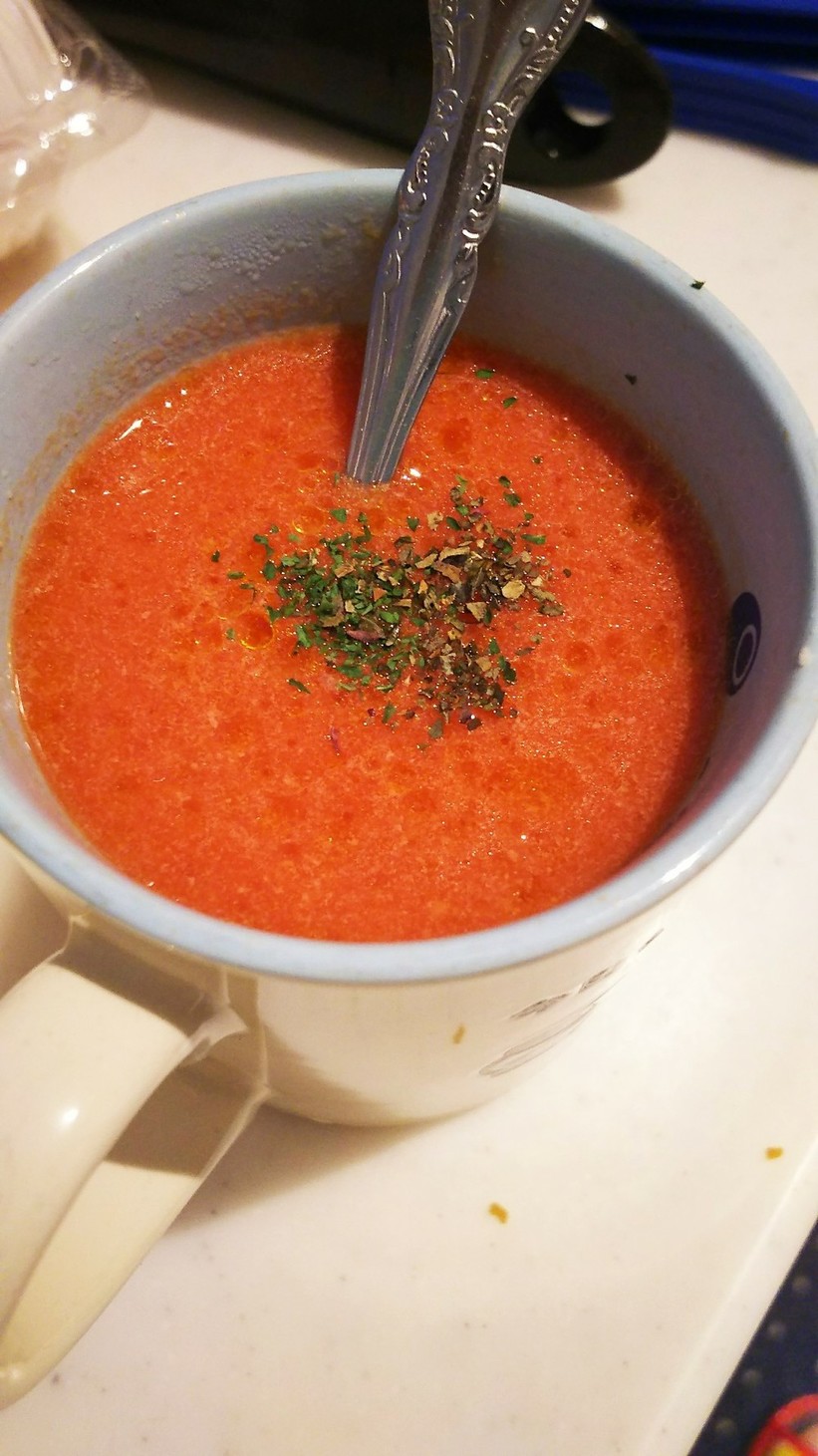マグカップで簡単！レンジでトマトスープ♪の画像