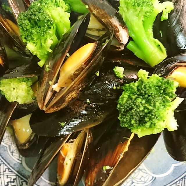 ムール貝の酒蒸し レシピ 作り方 By 赤紫芋介 クックパッド 簡単おいしいみんなのレシピが359万品