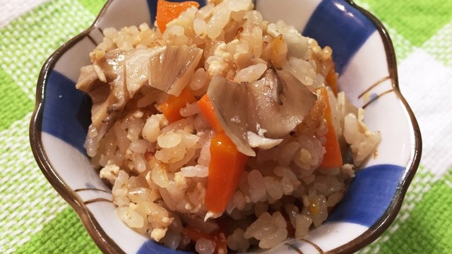離乳食完了期 舞茸と鶏ひきの炊き込みご飯 レシピ 作り方 By Saayan38 クックパッド 簡単おいしいみんなのレシピが376万品