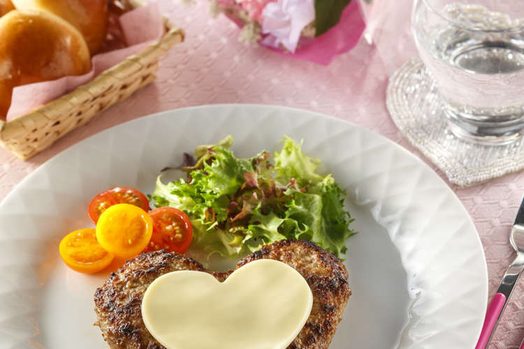 ハート形のハンバーグ スパイスクッキング レシピ 作り方 By ハウス食品株式会社 クックパッド 簡単おいしいみんなのレシピが367万品