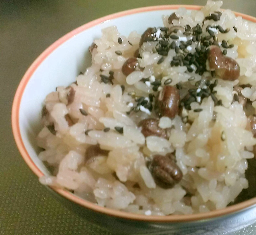炊飯器でお米+もち米の簡単お赤飯の画像
