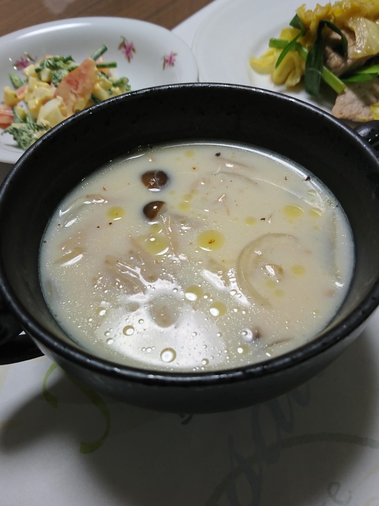 キノコの旨味たっぷりコンソメミルクスープの画像
