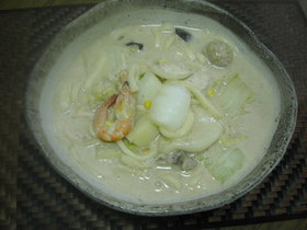 豆乳鍋なのか海鮮うどんなのか