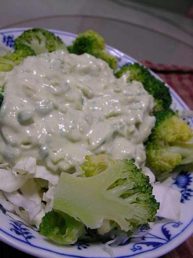 【男の料理】アボ山葵マヨソースのサラダの写真
