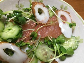 胡瓜とグレープフルーツとちくわのサラダ