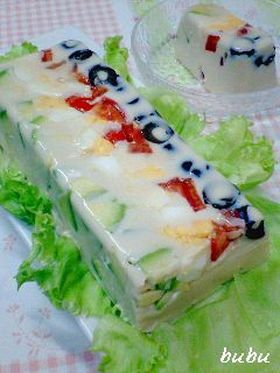 コブサラダ風*コンソメ豆乳のゼリー寄せ