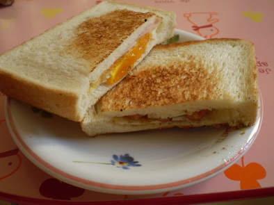 食パンで♡ポケットサンドイッチの写真