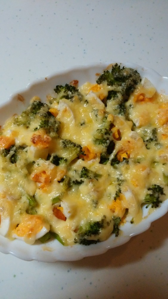 ブロッコリーとゆで卵のマヨチ−ズ焼きの画像
