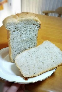 ふわっふわの大麦とごはん入りパン