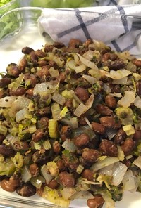 カリオカ豆とセロリ葉のマスタード炒め