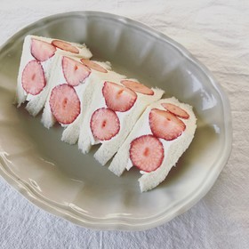 いちごサンド (フルーツサンド)