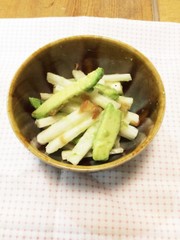 シャキとろ!長芋とアボカドの梅干し和えの写真