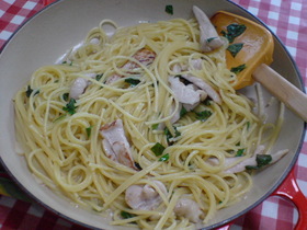 塩漬け鶏とバジルのパスタ