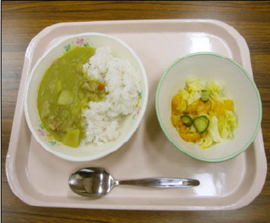 新発田市給食レシピ！アスパラみどりカレーの写真