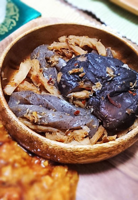 切り干し大根とこんにゃくの煮物