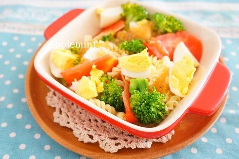 彩り野菜と卵とパスタのフレッシュマリネの画像