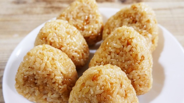 qでも大人気 チーズin焼きおにぎり レシピ 作り方 By 佐藤あいり クックパッド 簡単おいしいみんなのレシピが354万品