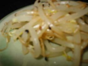 簡単☆もやしのピリ辛胡麻酢