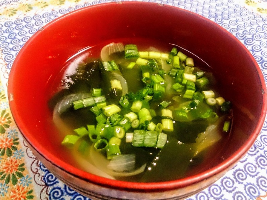 ☆５分で完成☆新玉葱とわかめの中華スープの画像
