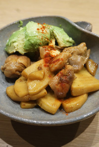 絶品　筍と鶏肉とアボカドの甜麺醤炒め