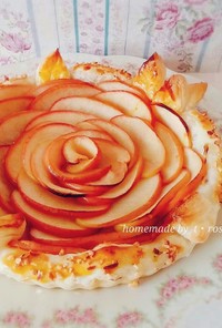 ホールで華やかな薔薇＊バラのアップルパイ