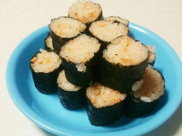 おにぎり海苔で簡単 子供用焼き鮭巻き寿司 レシピ 作り方 By 時短戦隊