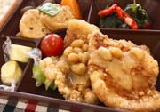 簡単給食 から揚げ甘ミソ大豆かけの写真