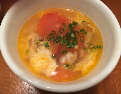 卵とトマトの中華スープの写真