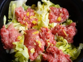 春キャベツとレモン団子の蒸し焼き