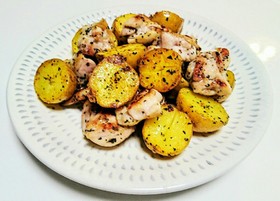 新じゃが(小さいじゃがいも)と鶏もも肉焼