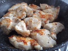 鶏むね肉で柔らかバジルチキン