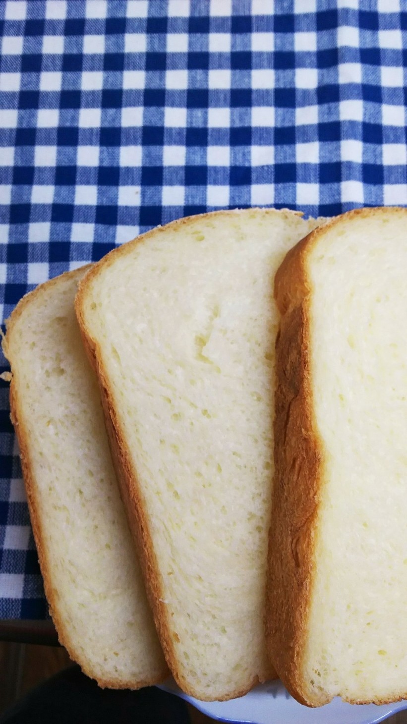 HB ♪オリーブオイルのシンプル食パンの画像