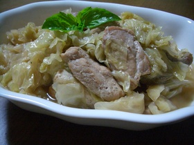 料理のための清酒で煮込むキャベツ豚♡