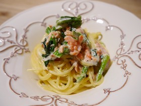 簡単*サーモンほうれん草のクリームパスタ